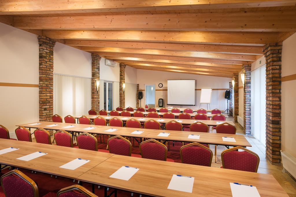 Hotel Honti Wellness Es Konferencia Szalloda Visegrad Bagian luar foto