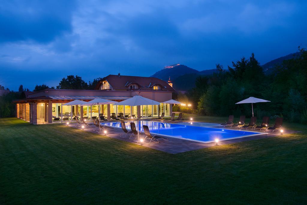 Hotel Honti Wellness Es Konferencia Szalloda Visegrad Bagian luar foto
