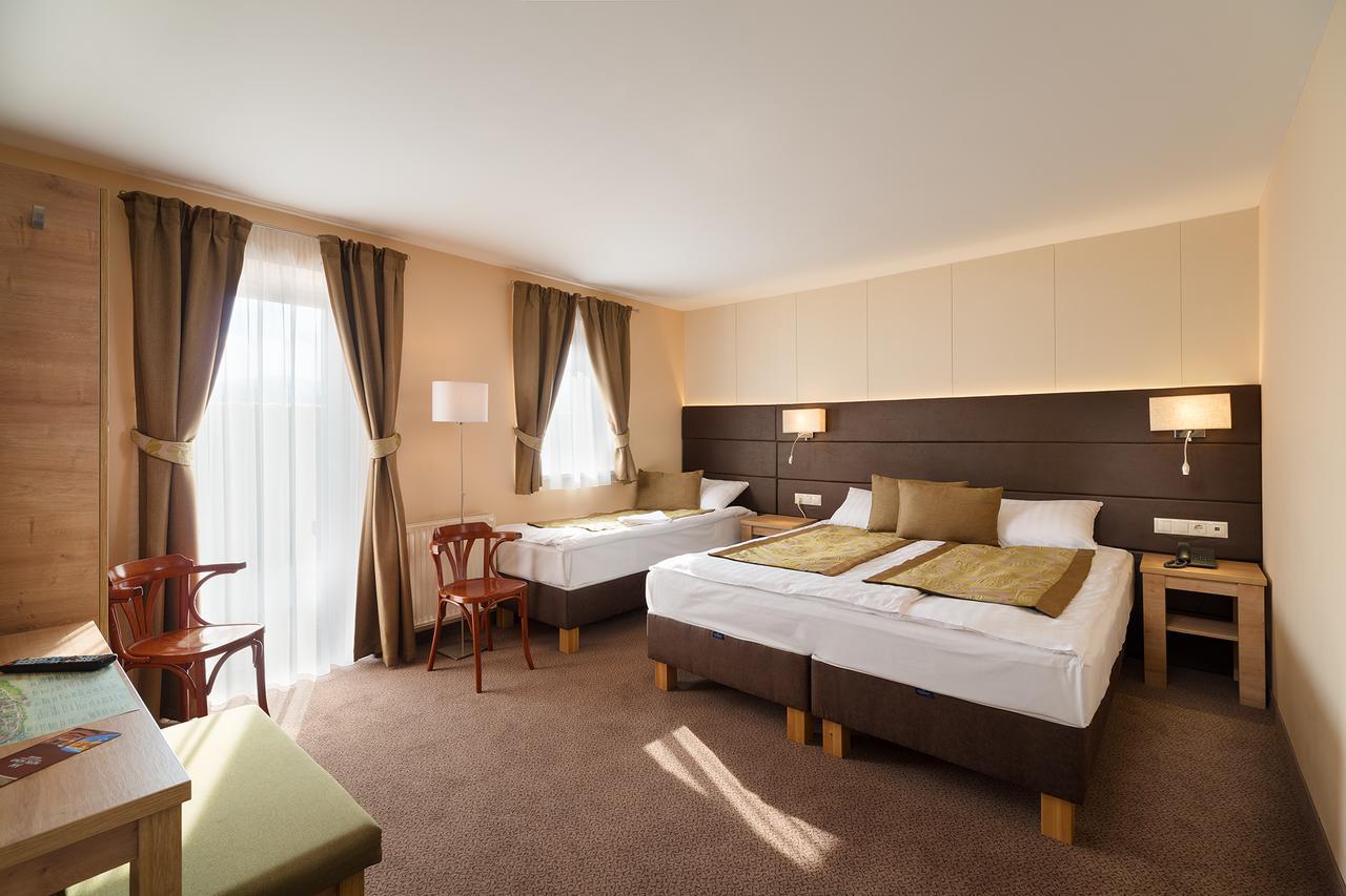 Hotel Honti Wellness Es Konferencia Szalloda Visegrad Bagian luar foto